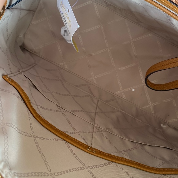 ❌sold❌MICHAEL Michael Kors Merce🤍🧡 - Picture 8 of 10